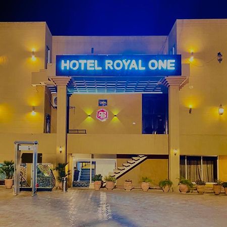 Hotel Royal One Multán Exterior foto