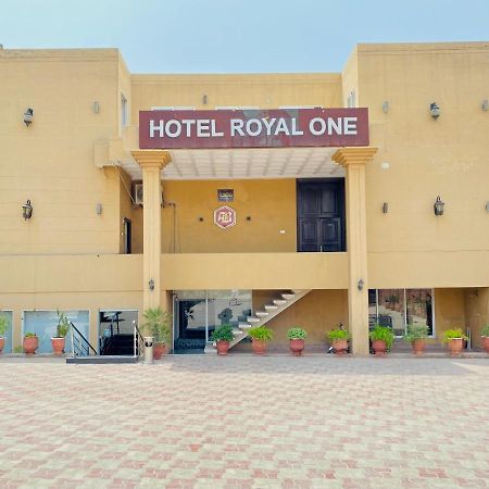 Hotel Royal One Multán Exterior foto