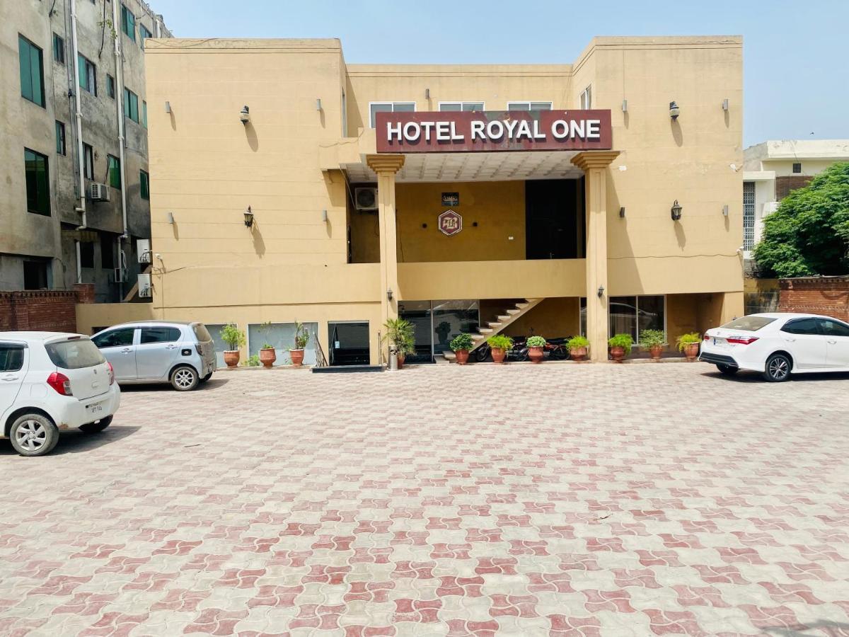 Hotel Royal One Multán Exterior foto