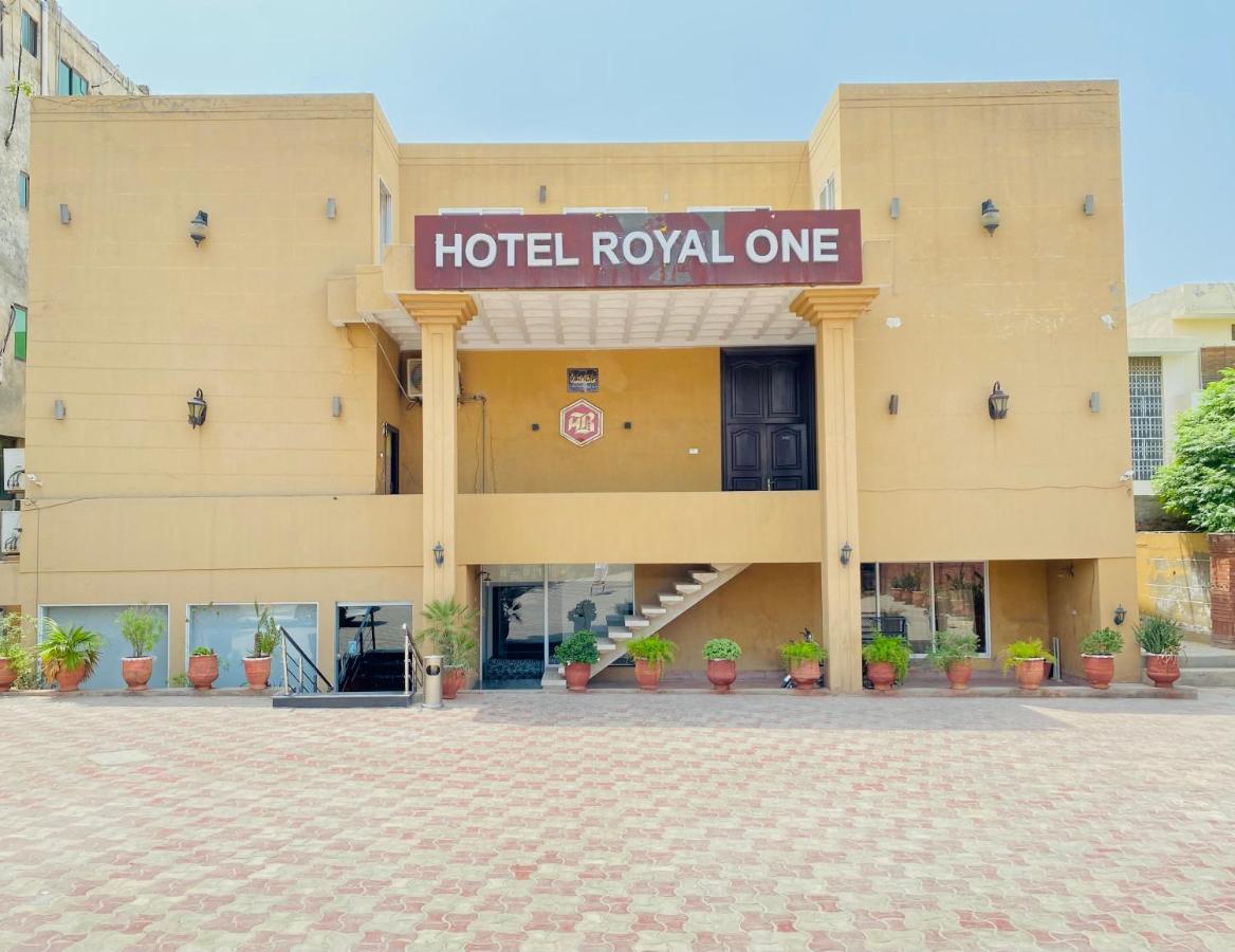 Hotel Royal One Multán Exterior foto
